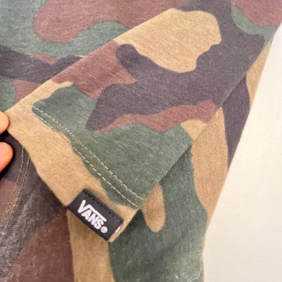Vans Camo Tshirt, Size Med, Cutom Fit, - Picture 8 of 8
